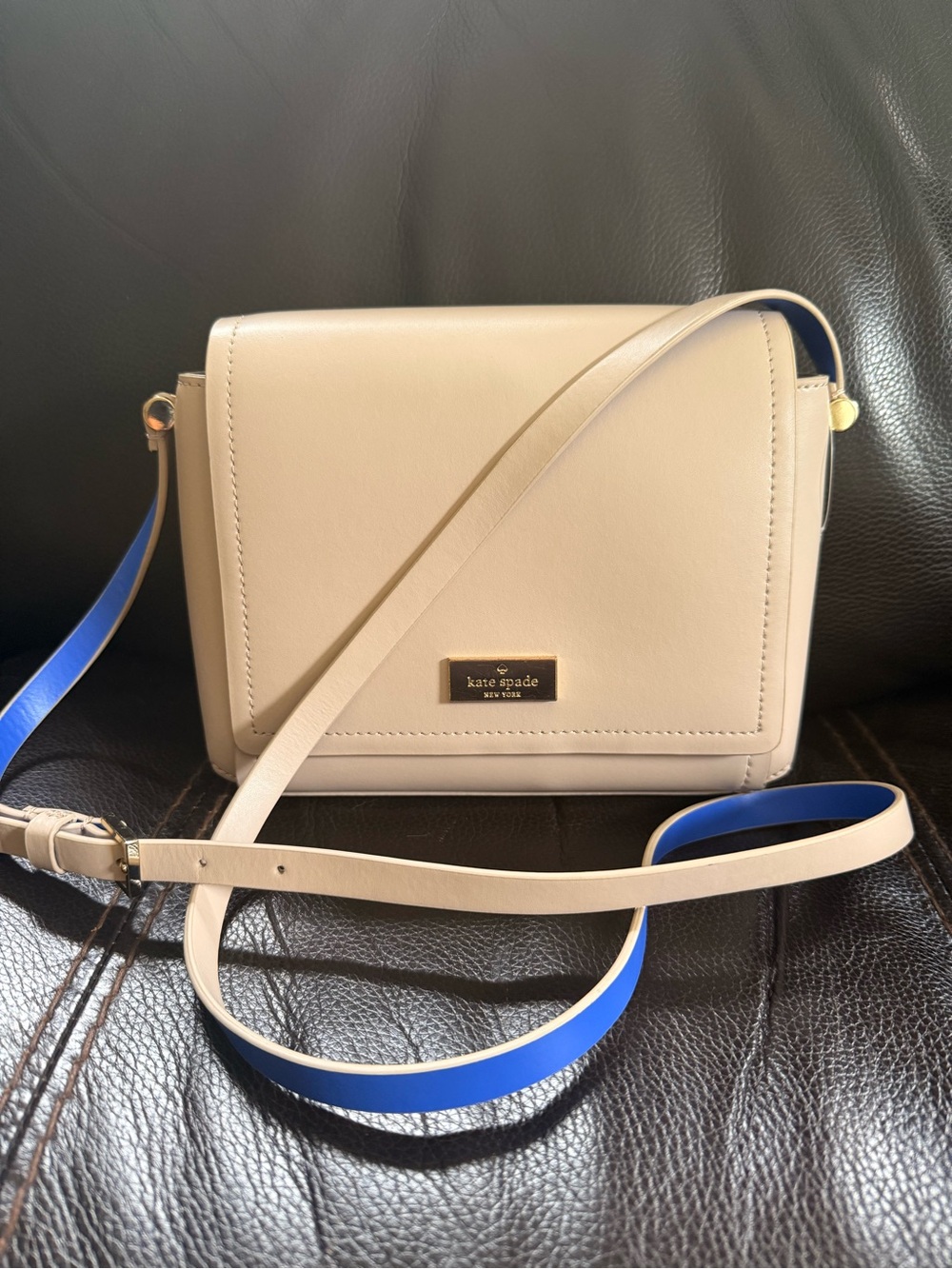 kate spade Pebbled Leather Crossbody in Light Beige with Blue Strap